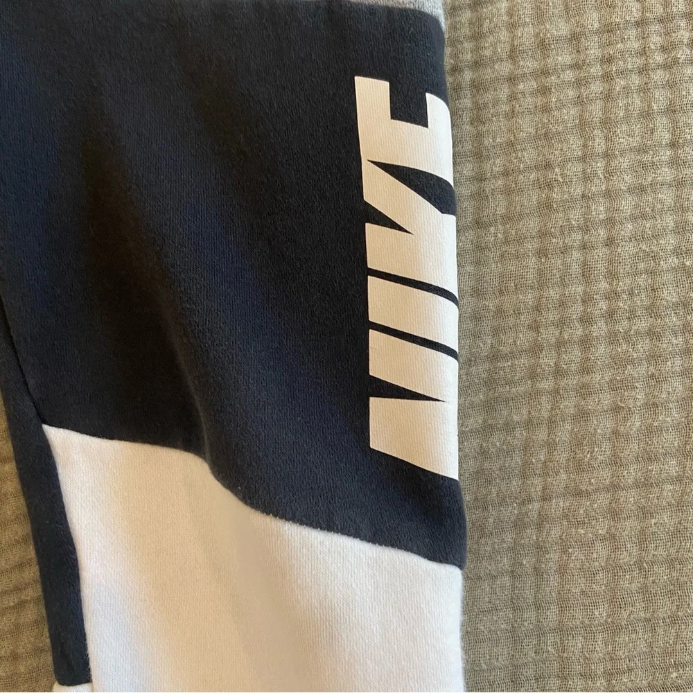 Nike boy's Gray and Black Joggers Size S - Picture 4 of 7